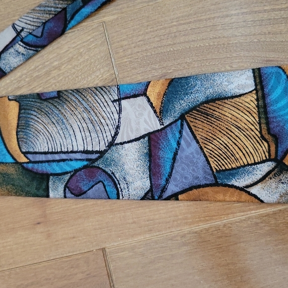 Vintage Oscar de la Renta 100% silk Abstract Tie 55.5" long - Picture 4 of 5